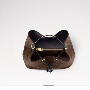 Bucket shoulder bag  looks like a luxury bag!